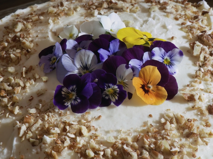Pumpkin Cake with Cream Cheese Frosting: fresh flowers on cake ideas